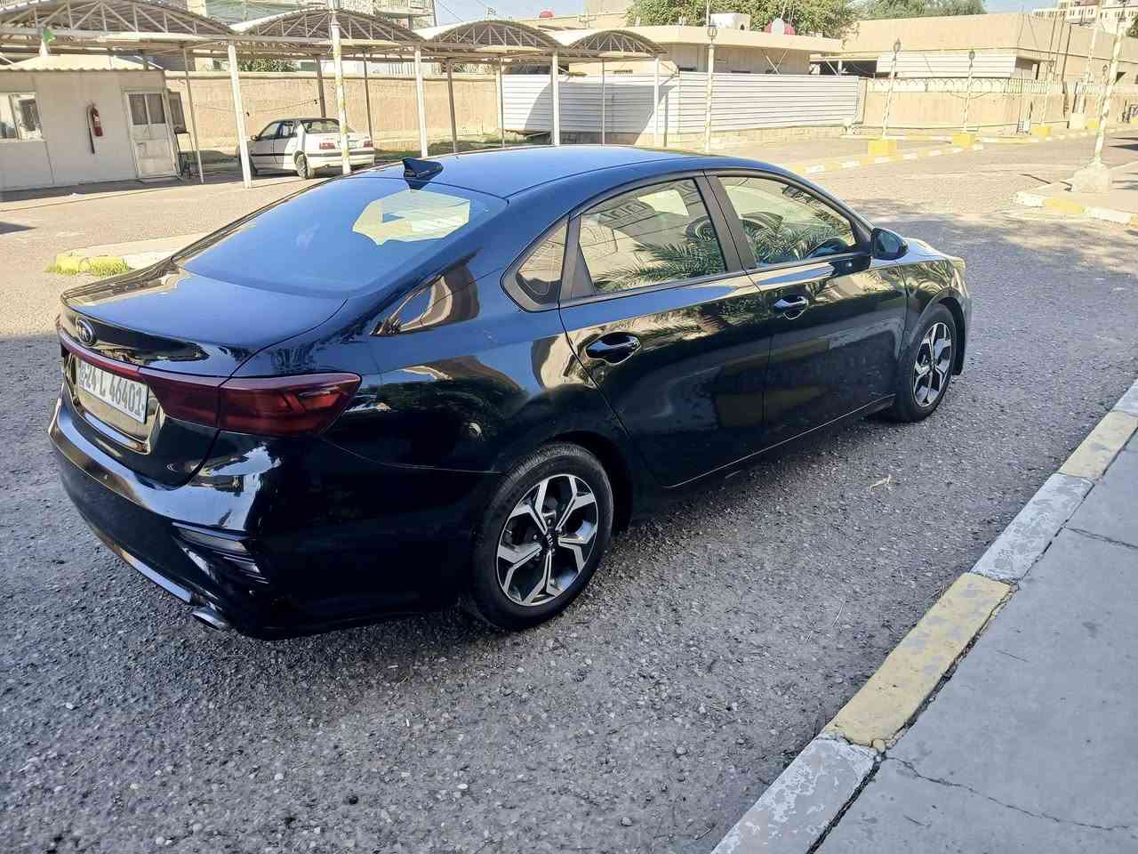 كيا فورتي 2019 وارد امريكي
كيرها مبدل AT ايتي المرغوب
رقم دهوك انكليزي 
تحويل ثاني يوم تريد وكالة 

حادثها خلفي بدون ايرباك صور الحادث بالمنشور 
جاملغ وباب جهة السايق 
ماشيه 104 السياره نظيفه 
محرك مكفول بلادي 
تخم تاير جديد 

مواصفاتها :
تحديد مسار 
كروز سرعه (مثبت سرعه) 
شاشة كبيره لمس 
تحكمات ستيرن ٤ جهات 
درايف مود (نظام سبورت وايكو)
ويل كروم 
شاشة اعطال 
كاميرا خلفية 
رادار امامي تضرب بريك وحدها 
كاميرا دواره

السعر 115 وبيها مجال 

مكاني بغداد مدينة الصدر 
او الكاظمية
للأستفسار  ***********
