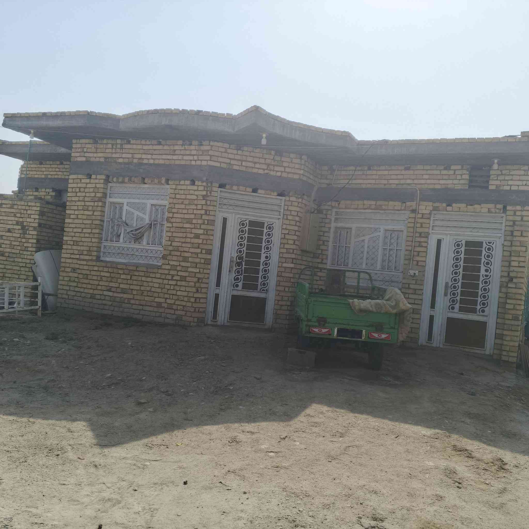 للبيع زراعي منطقه خفاجه/ سوق الشيوخ /  مع بيت مساحته180م البيت حديث بي نقص سراميك البيت مرتب وشغل درجه وله سياج كامل داير ما داير البيت عوزه سراميك يحتوي على 3غرف ومطبخ وصاله مساحه كليه 1250  ‏الاستفسار *********** مكلف بالنشر
يبعد عن شارع العام 500متر سعر 60 بي مجال
