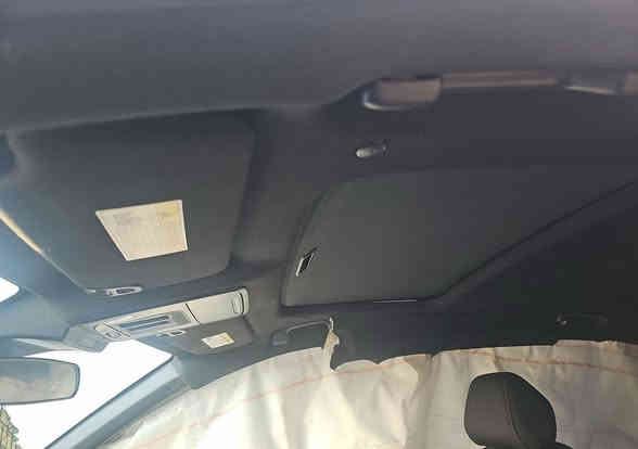 السلام عليكم 
هوندا اكورد 2024 SPORT
حادث خفيف جداً فقط جاملغ
ماشيه 18 
السعر واصل عمان 160
***********
