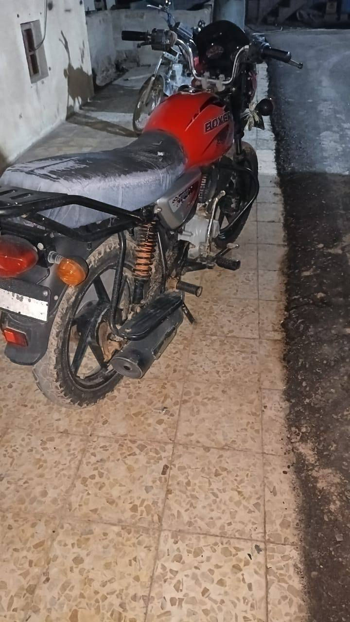 السلام عليكم  بوكسر 22اوراقها كامله  بمليون 400   انضف من الصوره مفتوحه مره بستم ورنكات فقط الله شاهد والباقي كفاله  ***********
