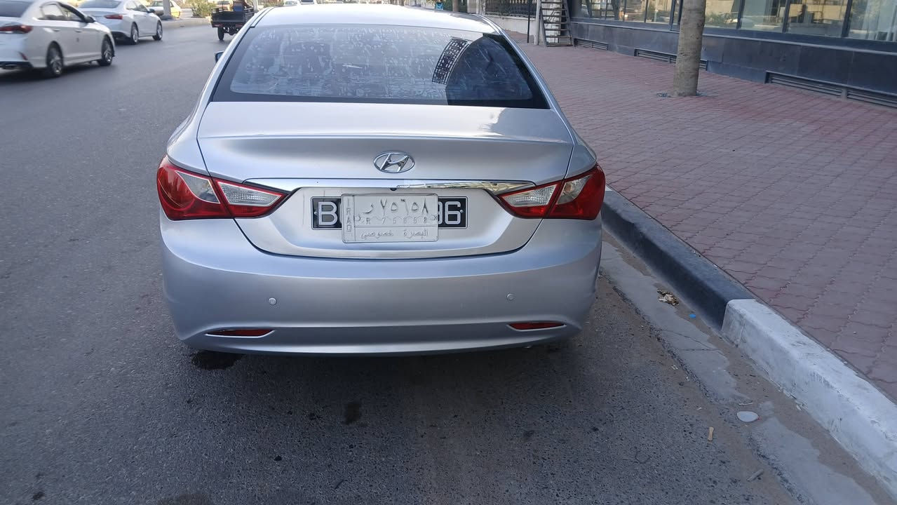 سلام عليكم سياره سوناتا موديل 2012 السياره كوري مكفوله من الصبغ مكفوله السياره من الضربه ولكص جديده لمرحله مكينه وكير جاهزه السياره السعرها 100 بيه مجال قليل 
الاستفسار على الرقم/ ***********
