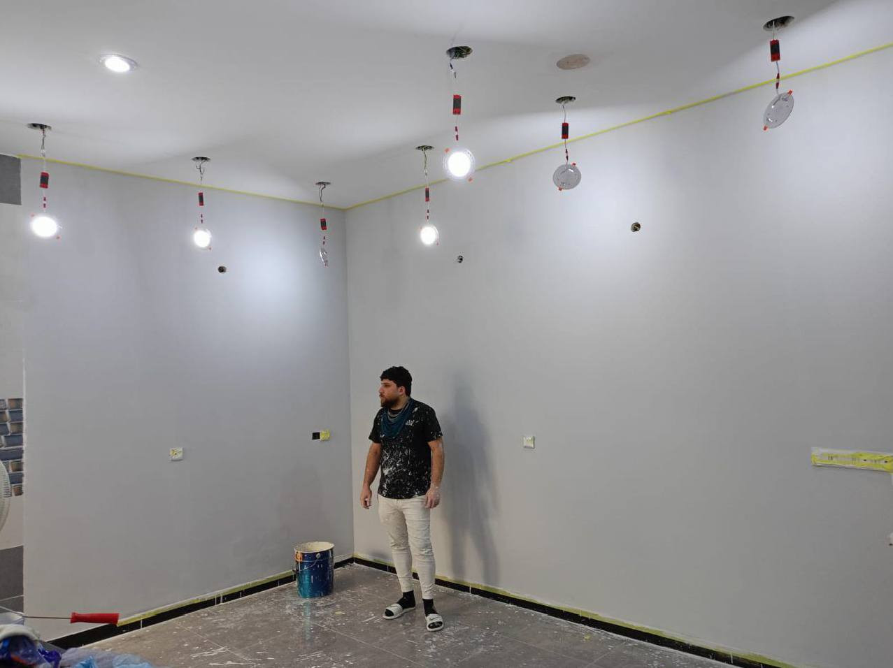 انتاج من شغلي صباغ داخل وخارج وطلس عام  وجميع الديكورات جبس بورد ومعالجة رطوبه وعازل اسطح وكافة انواع صبغ عملي فقط بغداد
***********
‏‪***********‬‏
