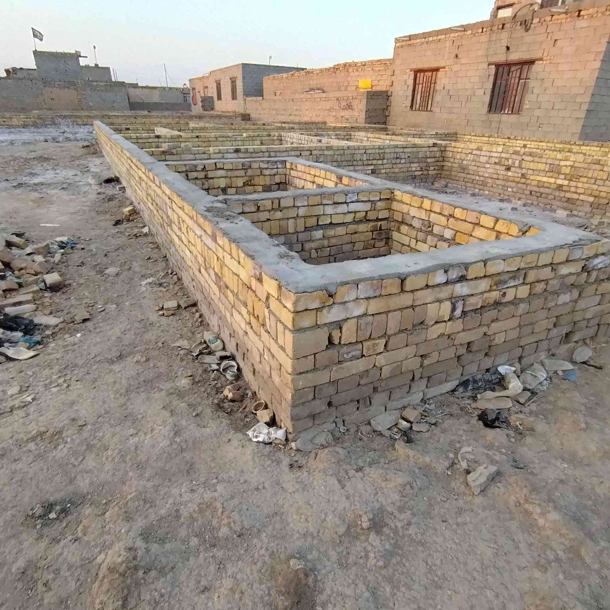 سلام عليك بتلوو اللبيع مساحته 200
المكان حي الامام الحسين قرب شارع ابو حنان 
باقي التفاصيل ***********
