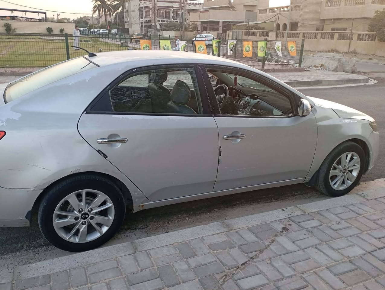 كيا سيراتو 2009  محرك الفين سعر 80 بيهه مجال  بغداد حي جهاد  هاتف ***********
