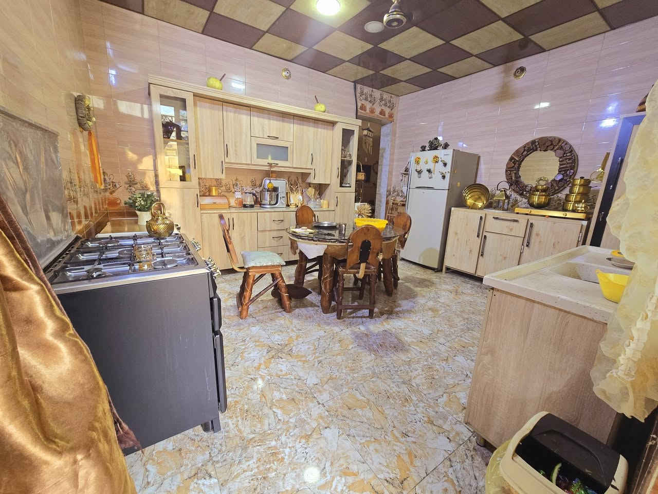 سلام عليكم
الدار للبيع/البلديات/ضياء الحلفي
زراعي سند ٢٥
المساحة 200 متر
الواجهة 10 /النزال 20
6 غرف نوم 
2 هول  
3 حمامات
2 ترك
استقبال 
مطبخ 
كراج وحديقة 
***********
***********
