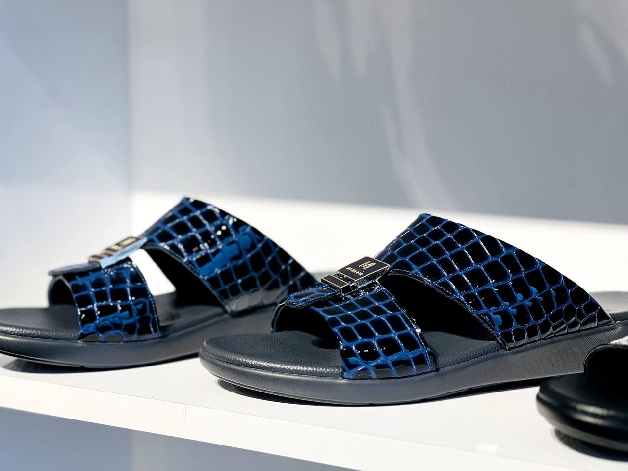 #الغني للملابس الرجالية
#اجود انوع الشحاطات والملابس وكافة التجهيزات الرجالية 

#الشرقاط الساحل الأيسر قرية عويجيلة 

يوجد خدمة توصيل ***********
