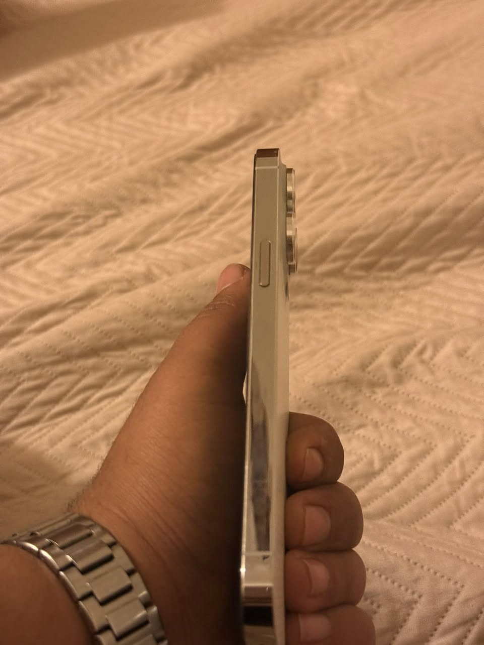 السلام عليكم 
14 برو ماكس للبيع 
ذاكره 256
بطاريه 94
الجهاز فقط بي غواش بل عدسه مال الكامره 
الجهاز ممفتوح 
عربي شرق اوسط 
***********
