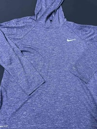 نايك اصلي • مقاس L • يلبس ٩٠كغ