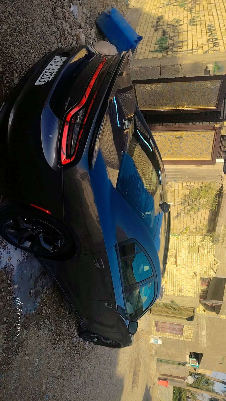 سلام عليكم جارجر موديل 17 أصل رقم بصره بسمي هزه وسنويه جديده مشروع وطني ب اي محافظه تتحول السياره فول مواصفات فتحه شفتات بل ستيرن ويل كب 20 حساسات كامره شاشه كبيره مكينه 3/600 مامفتوحه كير تبريد تدفئه حداديه كلهه خير من الله سيرفز مامشتغل بيهه سياره عليهه ادامه كامله من بلكات اصليات من منظومه بانزين من برمجه السياره بل كامل  مراوح جدد تخم تاير جديد  تفصيخ اصلي سياره اي نقص مابيهه حادثه جاملغ وبنيد وال جاملغ الثاني هم مصبوغ واكو شخص بين البابين مصبوغ على كده وصوره الباب قبل الصبغ موجوده بل منشور مكان السياره بغداد سعرهه 158 وبيهه مجال بسيط  للإستفسار ***********
