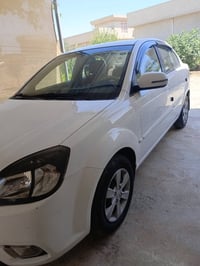 السيارة للبيع للتواصل مع الرقم 07827547277 07503919471