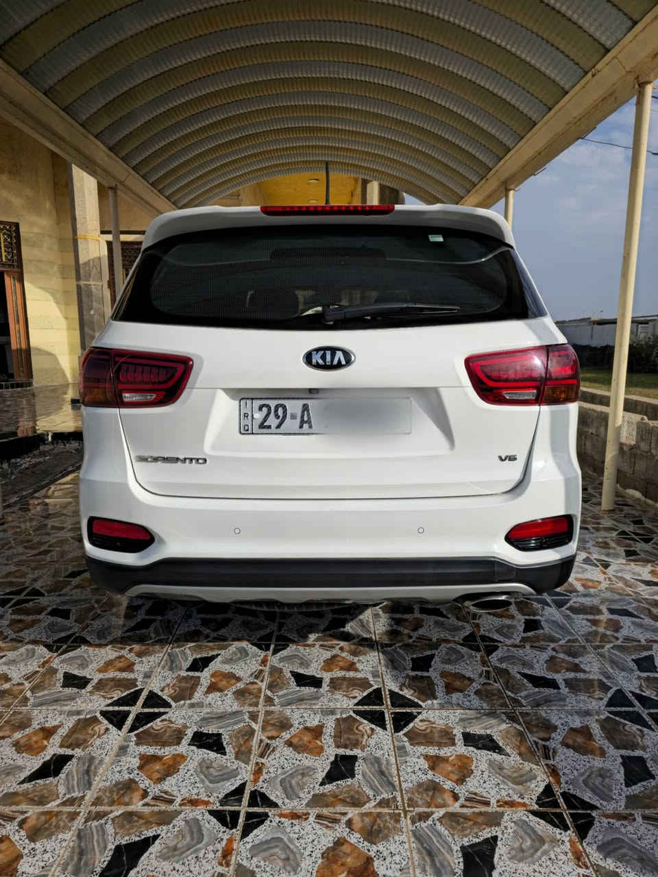 السلام عليكم
سورنتو ٢٠١٩ خليجي 
السيارة مكفولة كفالة عامة 
رقم واسط بأسمي 
فول مواصفات عدا البانوراما 
محرك ٦ سلندر ٣٥٠٠ 
٧ راكب 
تخم تاير جديد 
تبريد ٣ قطع 
بردات خلفية 
مفروشة جلد 
مري شفط مع الترحيب
مقاعد كهربائية 
بصمة تشغيل + بصمة ابواب + جنطة كهربائية
حساسات أمامية وخلفية
ماشية ٧١ الف 
السيارة على وضع الشركة 
شاشه كبيرة 
مع المواصفات الاخرى المعروفة 
السيارة جديدة بمعنى الكلمة وعلى أيدي .

مكان السيارة / واسط ، مركز الكوت 
للتواصل / *********** 

السعر / ٢٦٥
