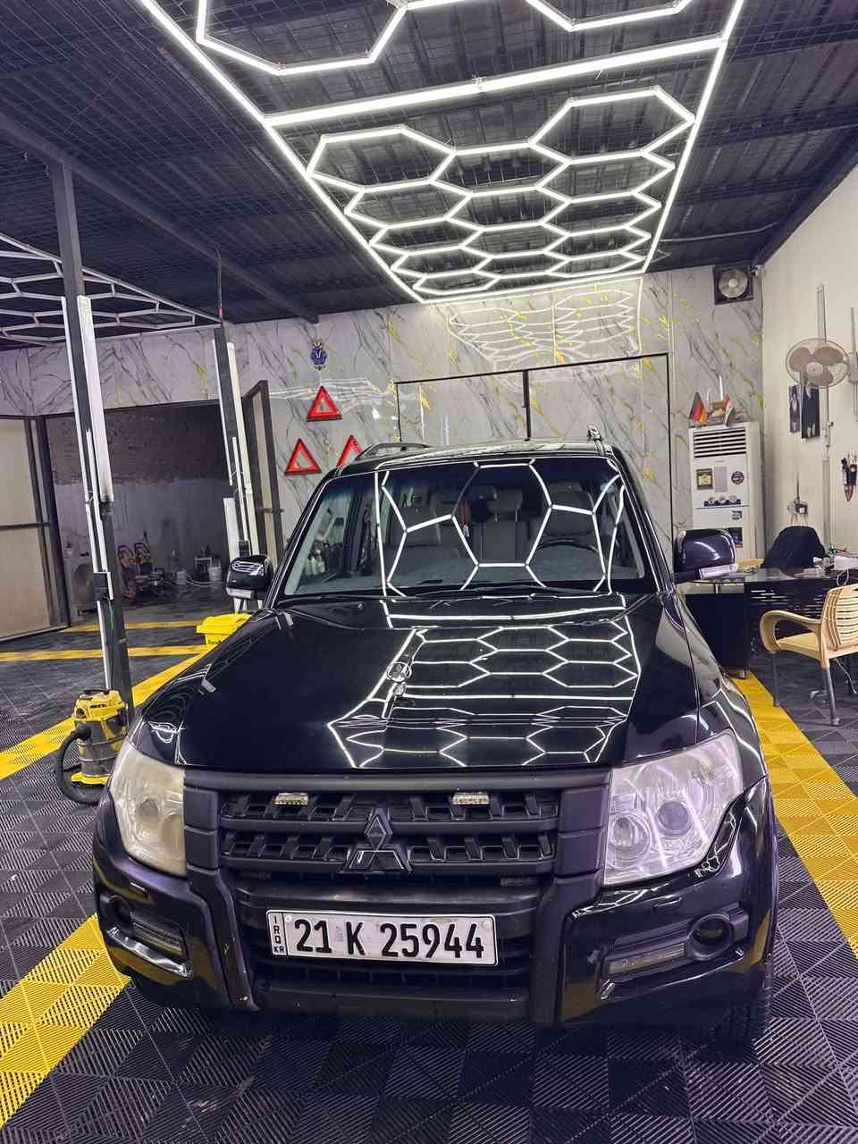 باجيرو حبتور فول مواصفات ٢٠١٤ محدثه شكل ٢٠١٥
كشنات جلد +كهرباء
دمامات شركه
تحكمات 
كامره
وهيه مواصفات الحبتور معروفه
سياره كلين مكفوله ما عده رصعتين بيها 
مكينه وگير كذالك مكفولات 
السياره كلشي جديده بيها 
راديتر 
تايرات 
نوزلات 
عازل طسه
السعر ١٥٠
مكاني الديوانيه رقم موبايل ***********
