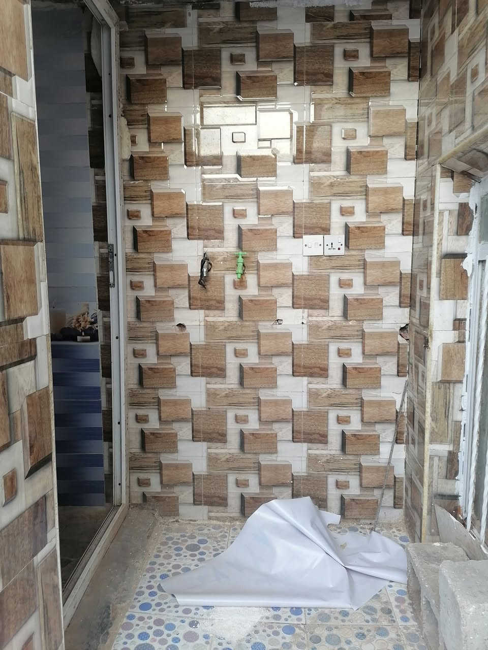 دار طابو صرف
المساحة ١٠٥ متر مربع
الواجه ٩ متر 
البناء طابوق عكادة 
عالي عن الشارع
استقبال
غرفة نوم
صاله
مطبخ
صحيات
درج وبيتونه
السعر ٥٥ مع مجال
الموقع الديوانية حي العسكري الثاني خلف المستوصف
شارع الخباطات بالفرع
للاستفسار أكثر مراجعة مكتب التوكل للعقار الكائن في حي العسكري شارع ٣٠ او الاتصال والمراسلة على الواتساب على الرقم ***********
