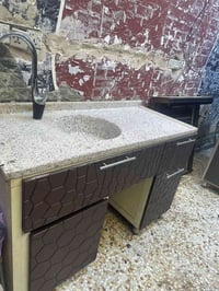 ميز المنيوم +ام دي اف ضد المي مرمر عدد ٢ واحد متره ونص والثاني مترتين ...