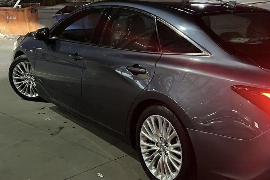Toyota Avalon 2019 XLE

١٠٠ هەزار مایل روشتووە
سەنەوی تا 2031 نوێیە

سەیارەکە تەنها 3 پارچەی هەیە بۆنیت دەرگا چاملغی دواوە
گێرو مەکینەی نەکراوەتەوە بە شەرتی فەحس

ژمارەی خاوەنی
***********
بو بینینی بابەتی زیاتر فولومان بکەن ✅
#unitedautomotors #KurdistanCars #ErbilCars #AvalonXSE
