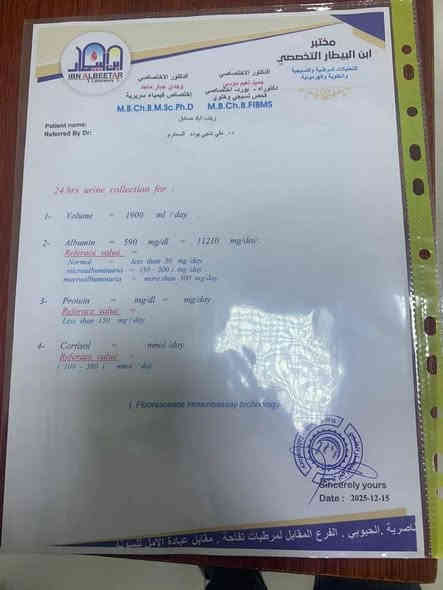 (((التناذر الكلوي)))
اليوم مع مريضتنه اللطيفة زينب أياد 
كانت تعاني من تورم العينين و الاطراف و كذلك استسقاء الرئه 
بعد ان دققنه بالتاريخ المرضي و إجراء الفحوصات المناسبة تم تشخيص حالتها بمرض التناذر الكلوي 
و هو مرض يصيب المسامات الموجودة في الكبيبات ، في النفرون ، وظيفتهه تنظيف الدم و فلترة الدم من الاوساخ و الفضلات ، من تتغير طبيعة هاي المسامات تفقد قابليتهه على استرجاع الالبومين او ما نسميها الزلال و راح تنطرح مع الادرار و بعدهه تبدا الاعراض بالظهور 
كلما كان التشخيص مبكر ، كانت المضاعفات اقل
كلما كانو الاهل واعين و يلتزمون بالتعلميات و يراجعون لأصحاب الاختصاص  ، ممكن ينقذون طفلهم من مضاعفات خطيره 

سلامة طفلك أهم ما تملك

معكم الدكتور الاختصاص علي ناجي الشامي 
دكتوراه ( بورد) طب الاطفال و الخدج و حديثي الولادة 
عضو الجمعية الأمريكية لأطباء الأطفال

الرفاعي /شارع الأطباء/ مقابل د.رحاب 
***********
***********
