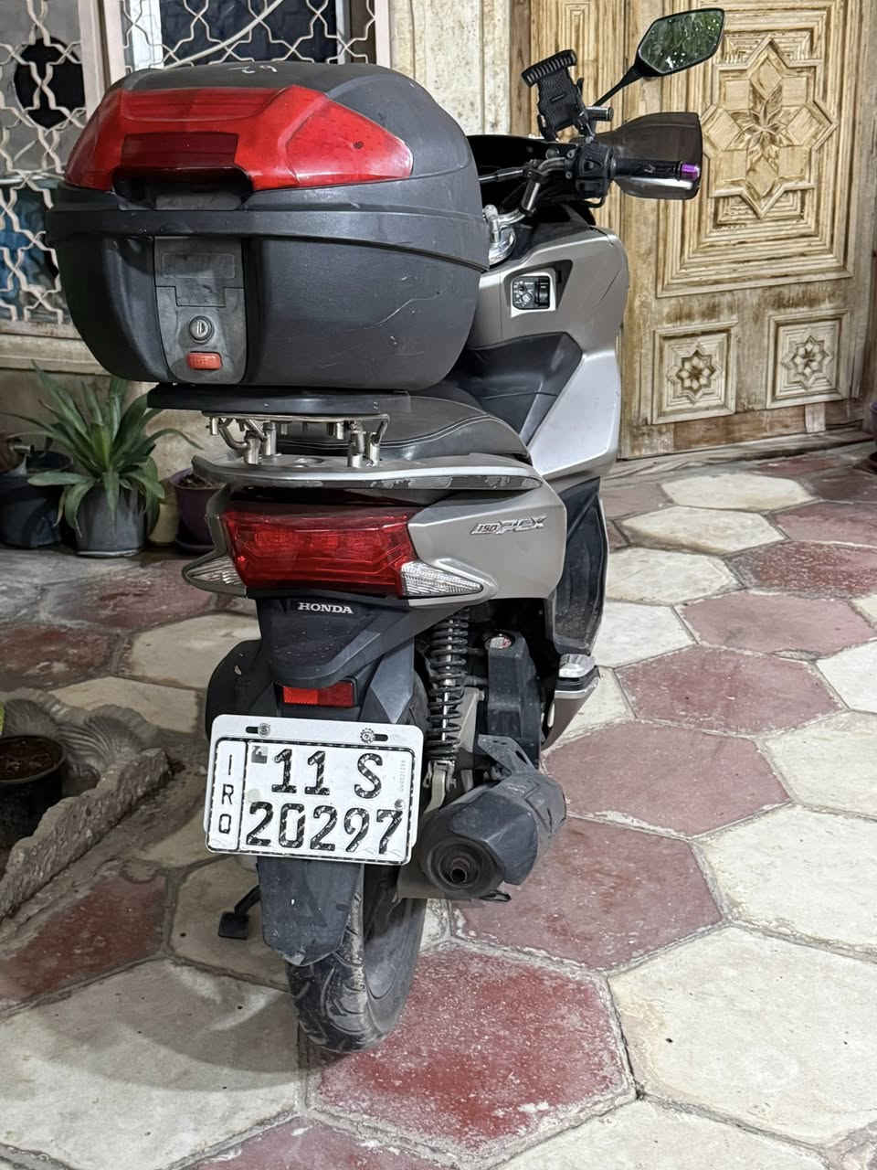 السلام عليكم
للبيع دراجة pcx الجيل الثاني 
مكفولة كاملة رقم بغداد تحويل ثاني يوم
مكاني شارع فلسطين

‭***********‬
