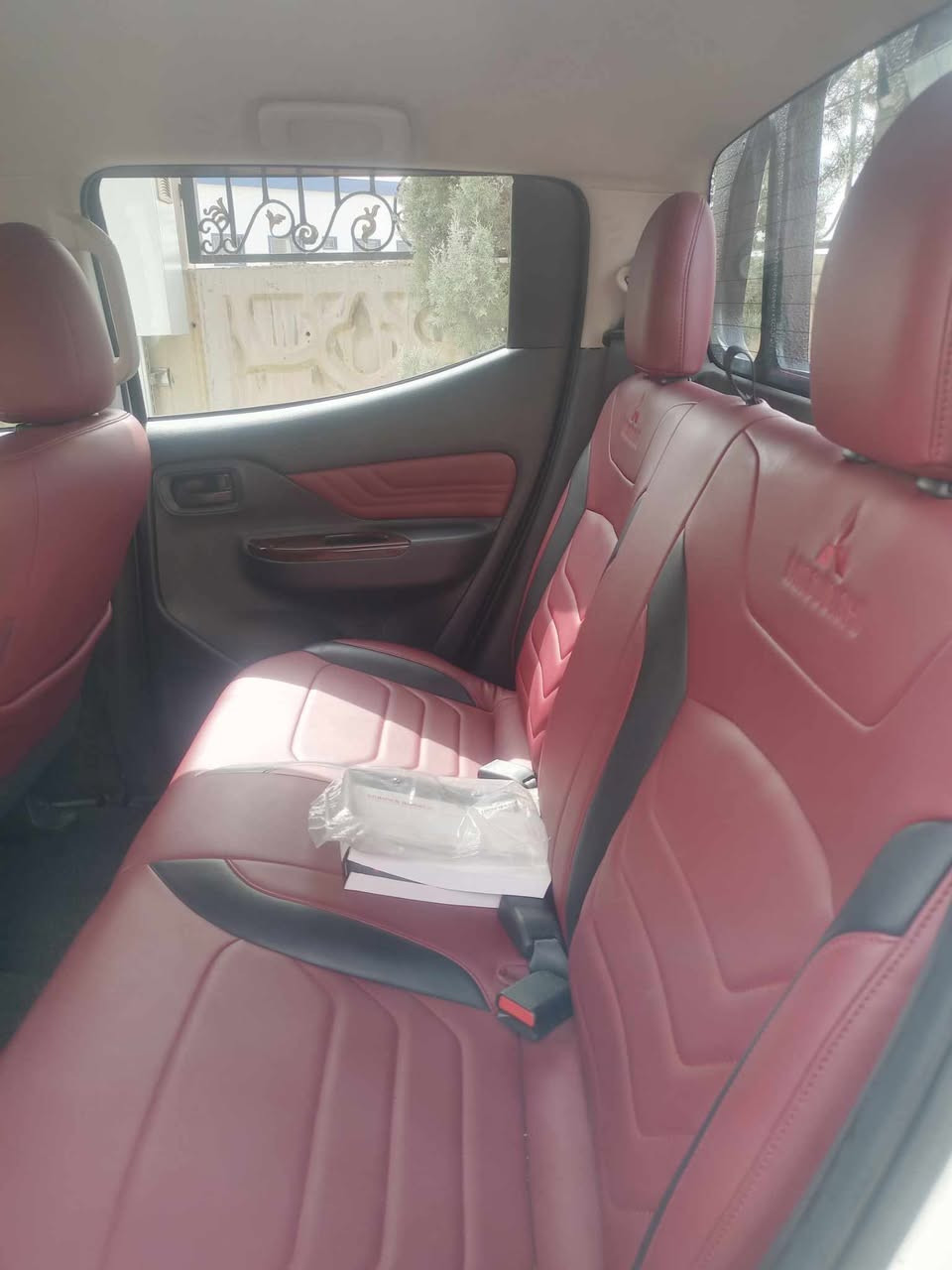 السلام عليكم
ميتسوبيشي L200 فور ويل مكفول كفالة عامة 
4*4
عداد 88،000 حقيقي 
موديل 2023
بانزين 
المواصفات ::. 
كاميرا 360 
شاشة كبيرة بلادية اندرويد 
الشاشة للتحكم بالسيارة
گير عادي
المقاعد جلد كامل 
الداخل احمر كما موضح بالصورة 
السيارة مكفولة بالكامل لا ضربة ولا صبغ 
رقم اربيل 
رقم اللوحة رقم مميز جداً 
 دفتر بنزين لمحافظة كركوك موجودة 
موقعي كركوك 

لمعرفة السعر يرجى ارسال رسالة للخاص او الاتصال على الرقم التالي 

***********
