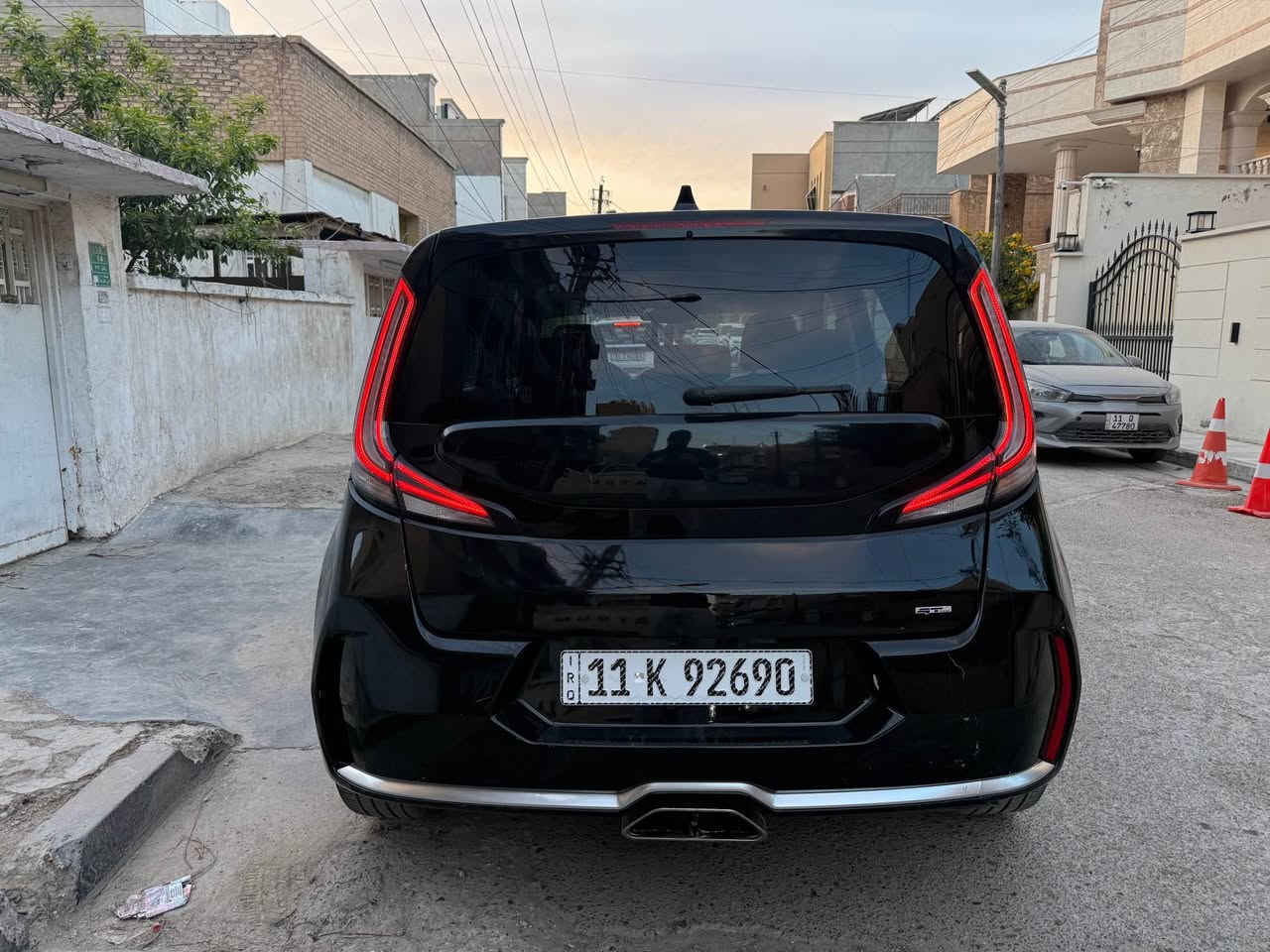 السلام عليكم 
كيا صول GT Line 2023 فول مواصفات
اعلى فئه بالصول لون اسود داخل اسود مطعم ب احمر بلادي 

محرك 2000 دوش 
سياره بجم كبس / حادثها باب خلف السائق مع جنف القماره وجاملغ الخلفي صبغ باب السائق + خلف السائق + قماره + باب الجنطه 

مرقمه بأسمي
السعر 145 وبيها مجال للشراي  
*********** بغداد, العراق
