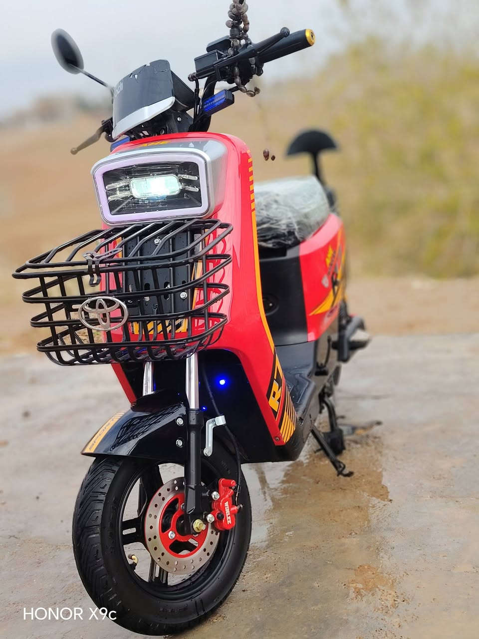 #الكل @اشاره
السلام عليكم 
ماطور شحن للبيع فئة (R7) مستخدم شهر تقريباً شحنه جثير اني يوميه اداوم بي من العيثه للكليه الاساسيه اشحنه بالليل وادوم بانهار يوديني ويجيبني ويضل بي شحن زايد الطريق اذا عل ثاني 20دقيقه الماطور نضيف وجديد 
السعر «590» الموشراي لايعلق ويكسر بي قال تعالى (ولاتبخسو الناس اشيائهم)  للتواصل الماسنجر مفتوح 
للاتصال ***********
الواتساب ***********
تحياتي للجميع
