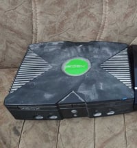 عندي اكس بوكس اورجنال شغال بس يرادله يده او كيبل كهرباء ال فيش مالته م...