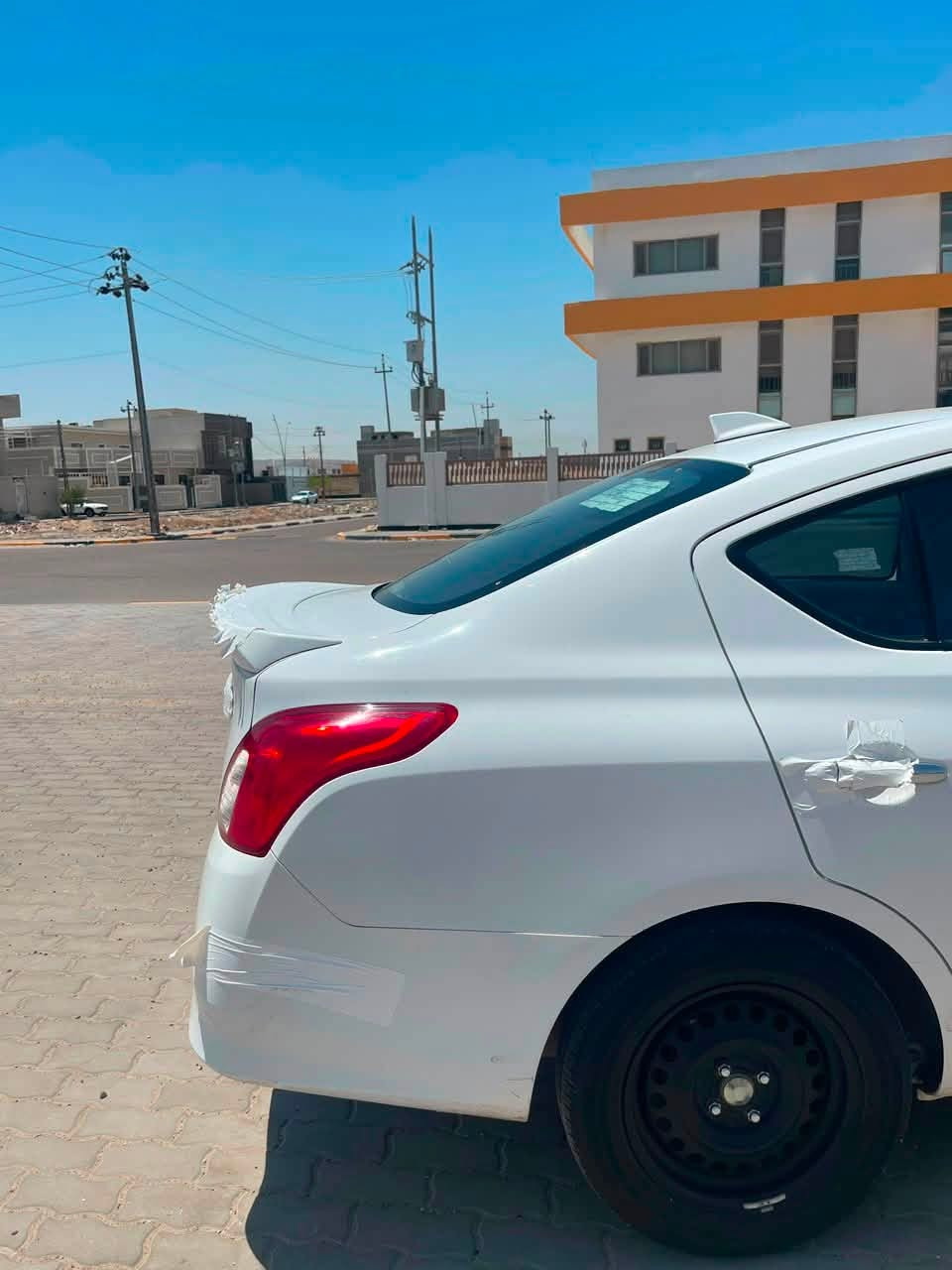 نيسان صني 2024 هندي بليته زركه 
رقم أربيل باسم شركة 
كفاله صبغ تبديل ضربه بارد السياره جديده مامتعوبه ماشية 27الف كير مكينه تبريد حداده كفاله دهن جديد مكاني بصره 
السعر 122 
المو شراي لا يتصل ***********
