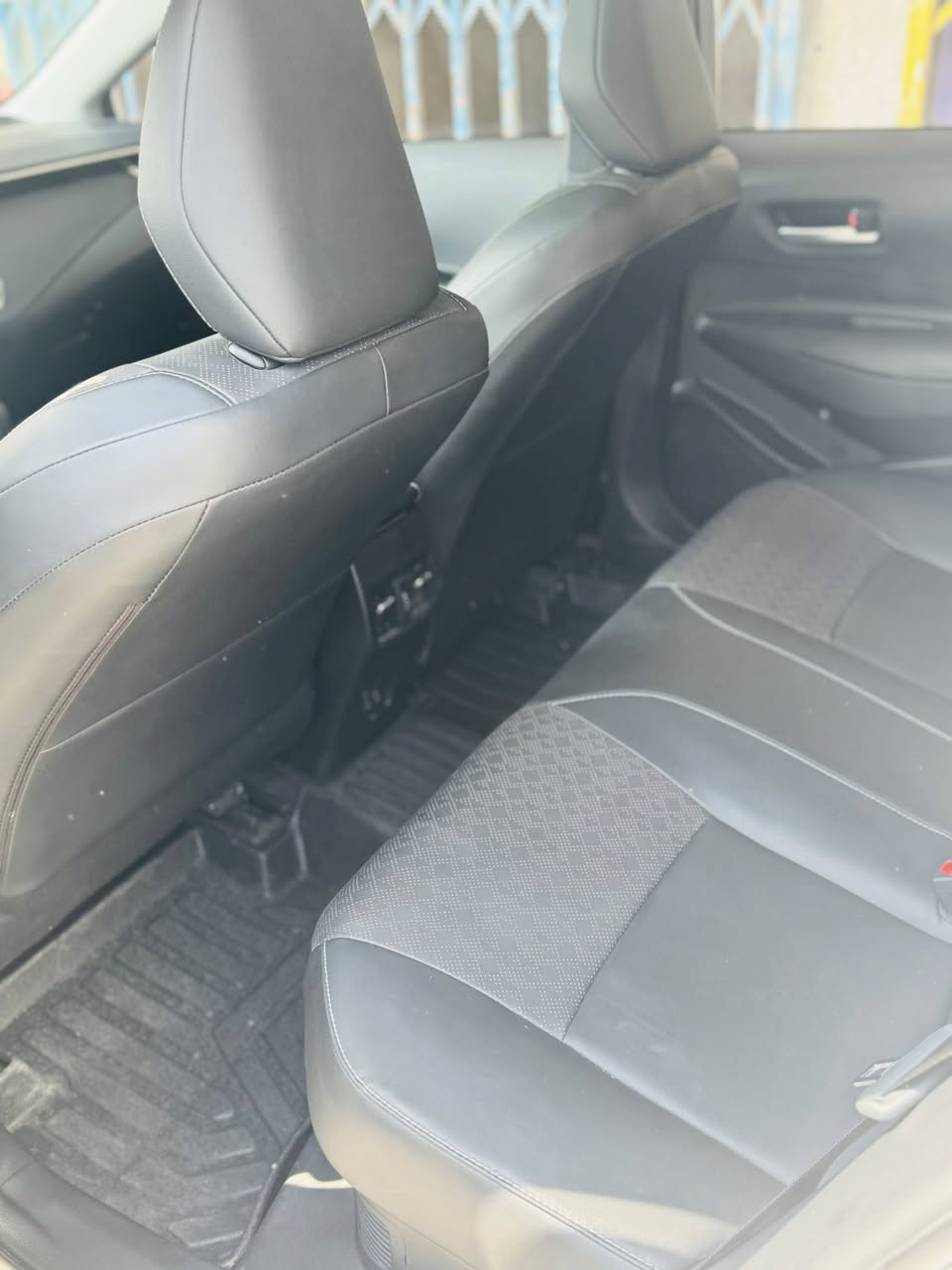 كورلا هايبرد شكل الخليجي 2025 ماشية 13 مكفولة فول مواصفات جلد بصمة فتحة رادار تحكمات شاشة كاميرا السعر 155 مكانها بغداد 
***********
