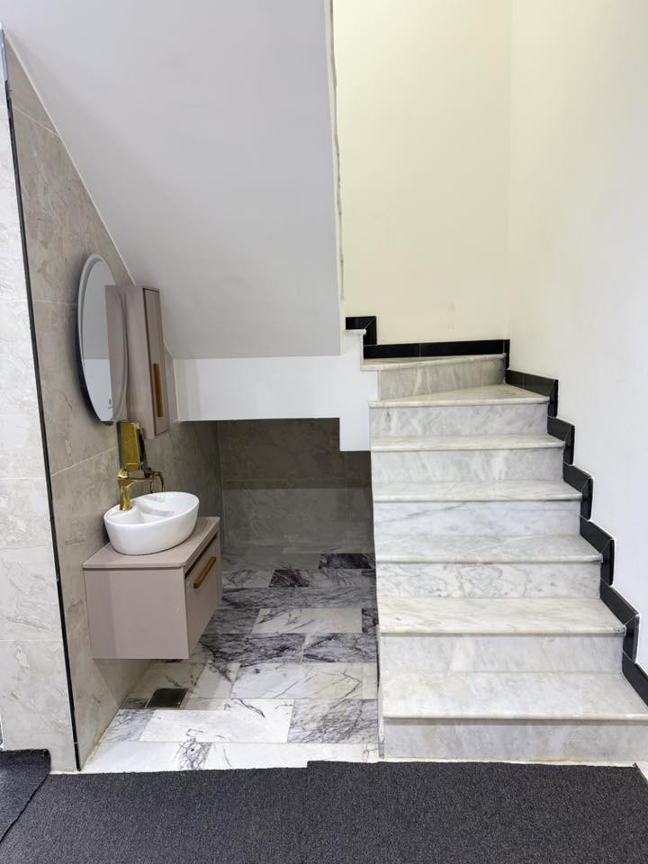 السلام عليكم دار للبيع طابو زراعي سند ٢٥  المساحه ١٥٠ الواجهه ١٠ نزال ١٥  بناء حديث درجه أولى  طابق واحد غرفتين نوم وهول واستقبال  ومطبخ وصحيات داخليه وخارجيه ومناور ثنين الطهمازيه مجمع الأمير السكني ***********
