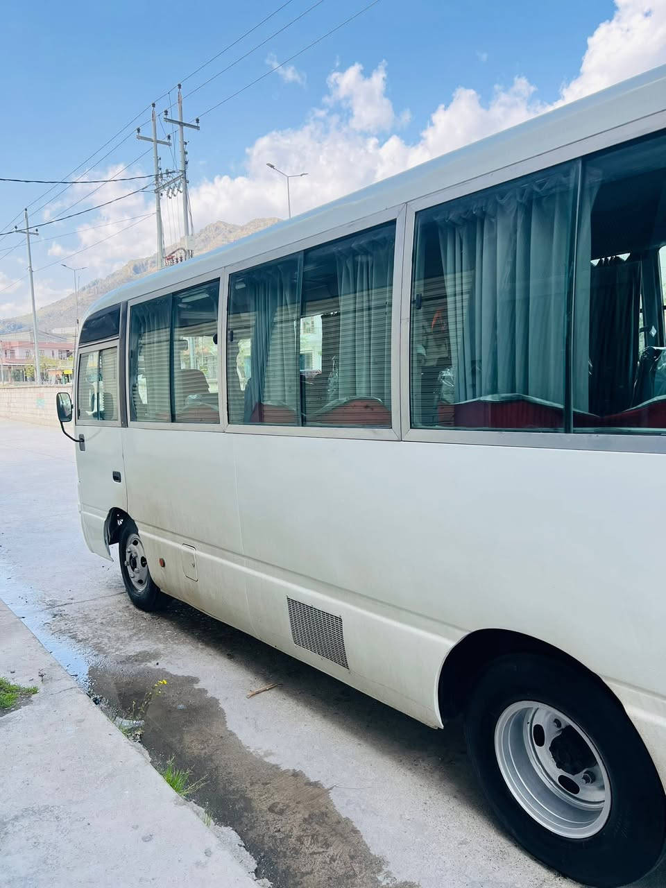 تاقم پەردەی سکە
قوماشەخاوەکە وەجبەی یەکەم زۆر پاک و خاوێن 

***********
