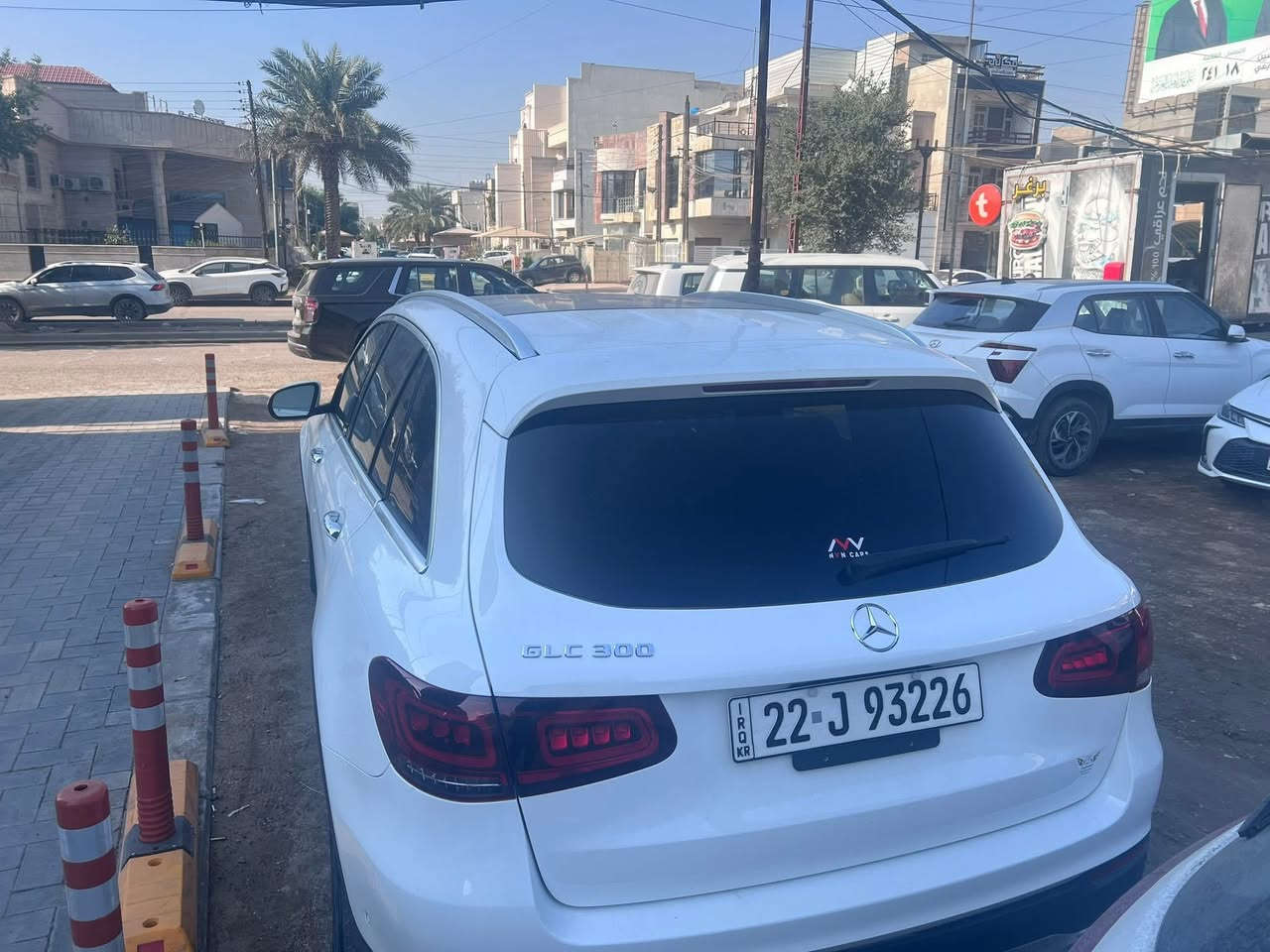 للبيع | Mercedes-Benz GLC 300 موديل 2022
سيارة مرسيدس GLC 300 موديل 2022، بحالة ممتازة، تتميز بالفخامة والأداء العالي مع تصميم عصري وتجهيزات متطورة، مناسبة للاستخدام اليومي والسفر.

المواصفات:

* موديل: 2022
* الفئة: GLC 300
* محرك 2.0 لتر تيربو.
* ناقل حركة أوتوماتيكي 9 سرعات (9G-TRONIC).
* نظام قيادة ديناميكي مع أوضاع قيادة متعددة.
* شاشة معلومات وترفيه كبيرة.
* كاميرا خلفية وحساسات أمامية وخلفية.
* نظام تشغيل وإيقاف بدون مفتاح.
* مقاعد جلد كهربائية.
* إضاءة LED.
* مثبت سرعة.
* عجلة قيادة متعددة الوظائف.
* مكيف أوتوماتيك ثنائي التحكم.

حالة السيارة:

* السيارة بحالة ممتازة.
* الفحص متاح للراغب بالشراء.
* جاهزة للاستخدام ولا تحتاج أي مصروف.
تبديل بنيد ومصبوغ + جاملغ ايمن مصبوغ .
عنوان السيارة بغداد - المنصور 

للاستفسار أو المعاينة يرجى التواصل على الخاص أو الاتصال
***********
