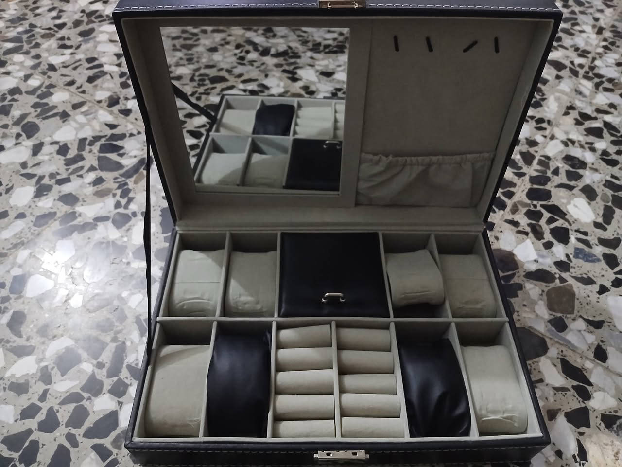 للبيع حافظه ساعات واكسسوارات بغداد الجديده يوجد توصيل


**إذا كنت صاحب هذا الإعلان وتريد حذفه لأي سبب، رجاءا أرسل رسالة إلى الدعم الفني**