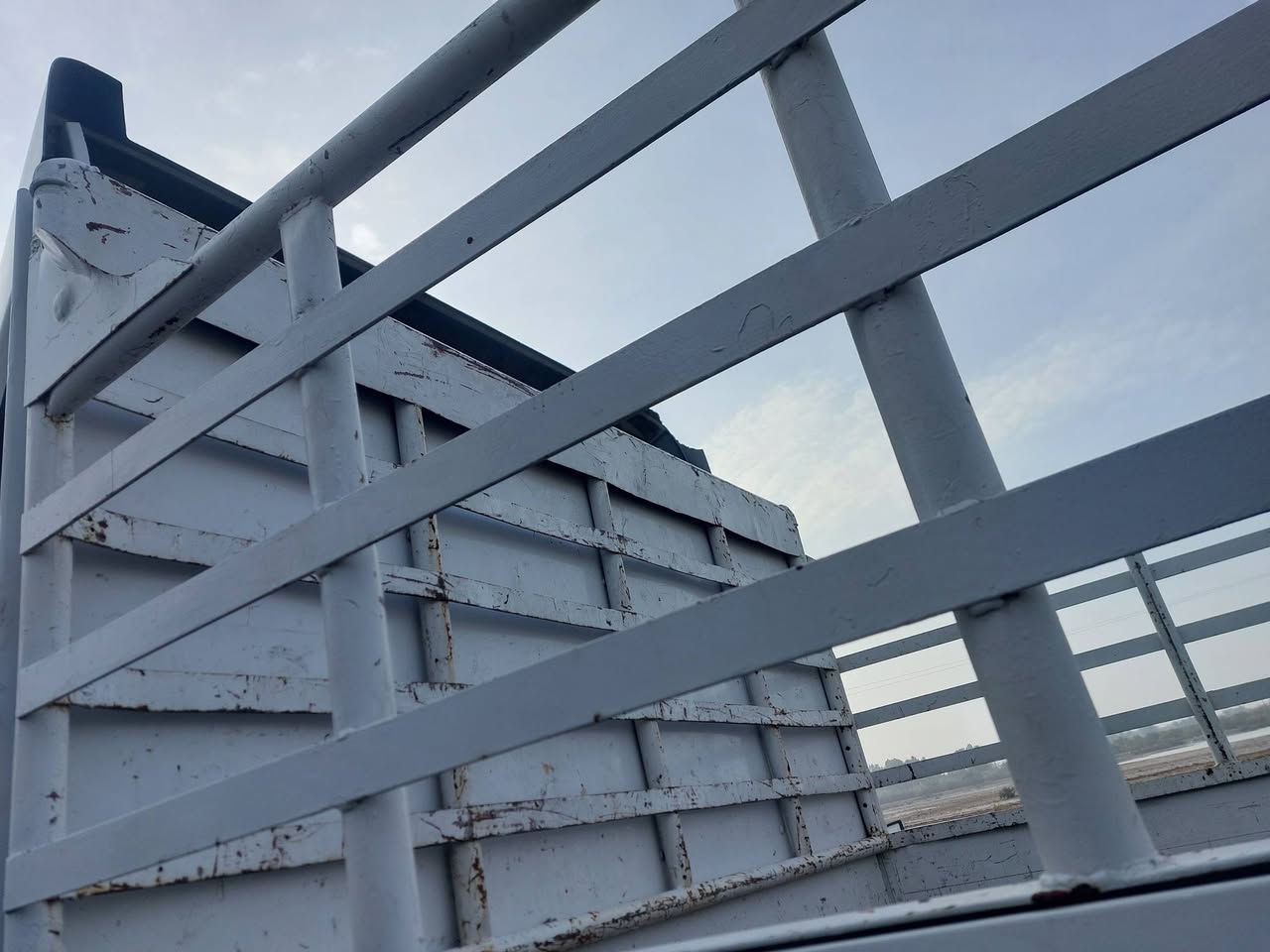 سلام عليكم دعاميه مال اتيكو بلاديه وقواعد مال بكلايتات  ومحجر بوري للبيع  طوله ٧٢٠ ورتفاعه ٧٥ وارتفاع الصدر ١١٠ مكاني ديالى الخان ***********
