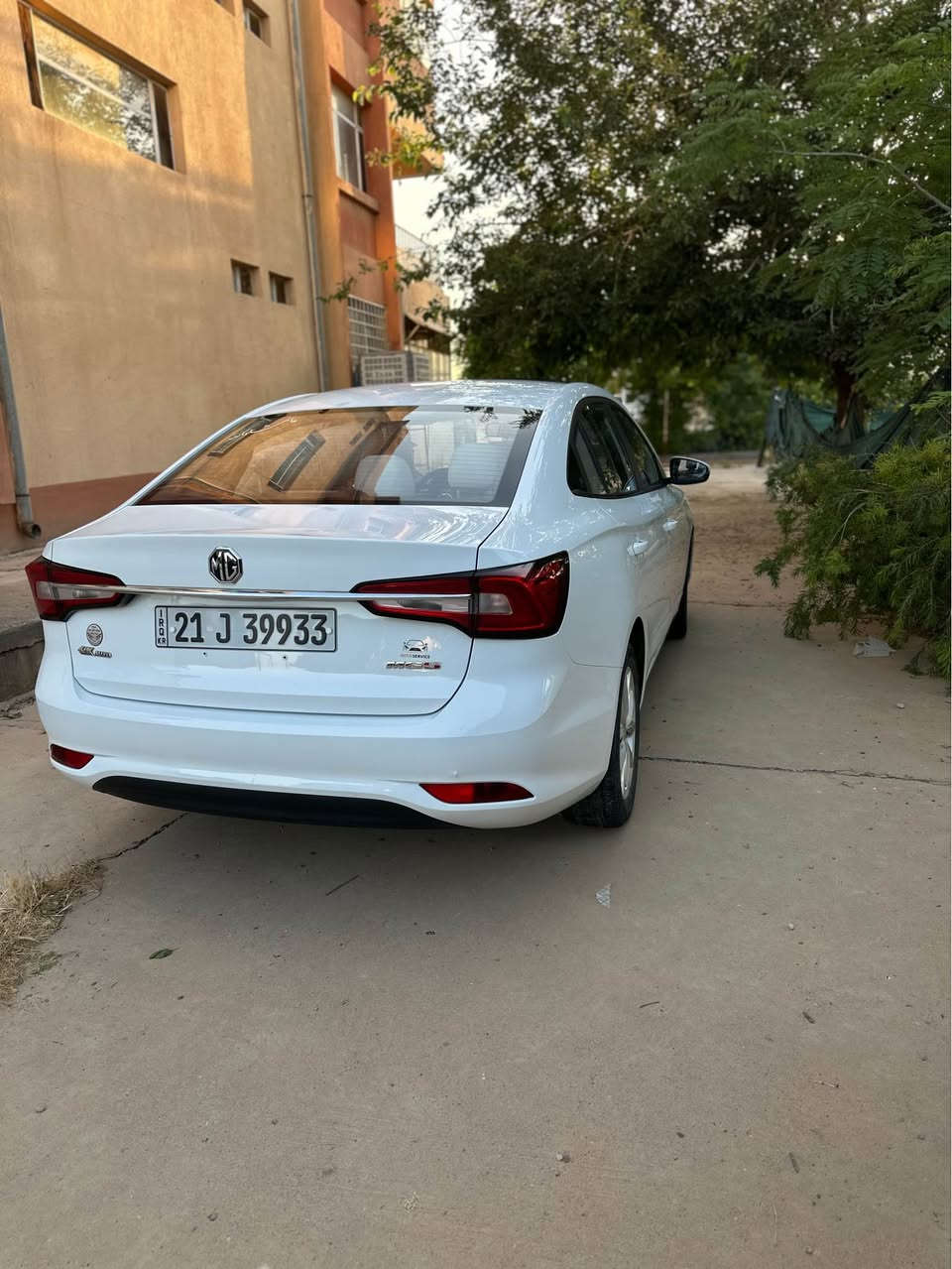 MG5 2023
بێ بۆیاخ هەموو گیانی بە شەرت تەنها یەک بستی چەمەلەخی لای سایەق ساردە و دوو شوختی بچوک لەسەر بۆنیتەکەیەتی   ٣٦٠٠٠ کیلۆمەتر رۆشتوە  سەیارەکە زۆر بەخبوتە و بێکێشەیە 
 ٩٦ گەڵاو مەجالێکی کەم 
گەر موشتەری نیت تێل مەکە بەرێزم 
*********** السليمانية, العراق
