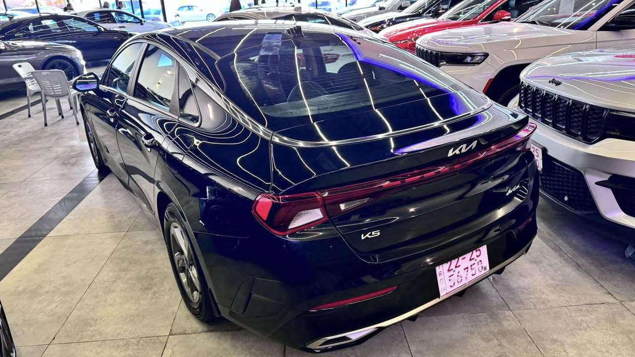 كيا K5 موديل 2023 - وارد أمريكي - بحالة الوكالة (بدون صبغ)
السلام عليكم
للبيع كيا K5 موديل 2023، وارد أمريكي، السيارة بحالة ممتازة جداً وشبه جديدة.
• المحرك: 1.6 لتر تيربو (1.6L Turbo) - أداء قوي واقتصادي.
• الضرر: حادث بسيط جداً (موضح بالصور ومرفق السونار)، السيارة بدون قطرة صبغ (مكفولة من الصبغ تماماً).
• المسافة المقطوعة: 29 ألف ميل فقط.
المواصفات:
• بصمة تشغيل + تشغيل عن بعد.
• شاشة كبيرة تدعم Apple CarPlay و Android Auto.
• كاميرا خلفية دوارة وحساسات خلفية.
• نظام تثبيت المسار (LKA) وتحذير الخروج عن المسار.
• رادار مانع تصادم أمامي.
• 5 وضعيات قيادة (Drive Modes).
• سايد بريك كهربائي (Electronic Parking Brake) مع نظام Auto Hold.
• تحكمات ستيرن كاملة (جهتين).
• تخم إطارات كومهو (KUMHO) بحالة ممتازة.
• إنارة LED نهارية وتصميم رياضي مميز.
• الداخلية مخمل (أسود) نظيفة جداً.
المكان: الموصل.
للتواصل: ***********
