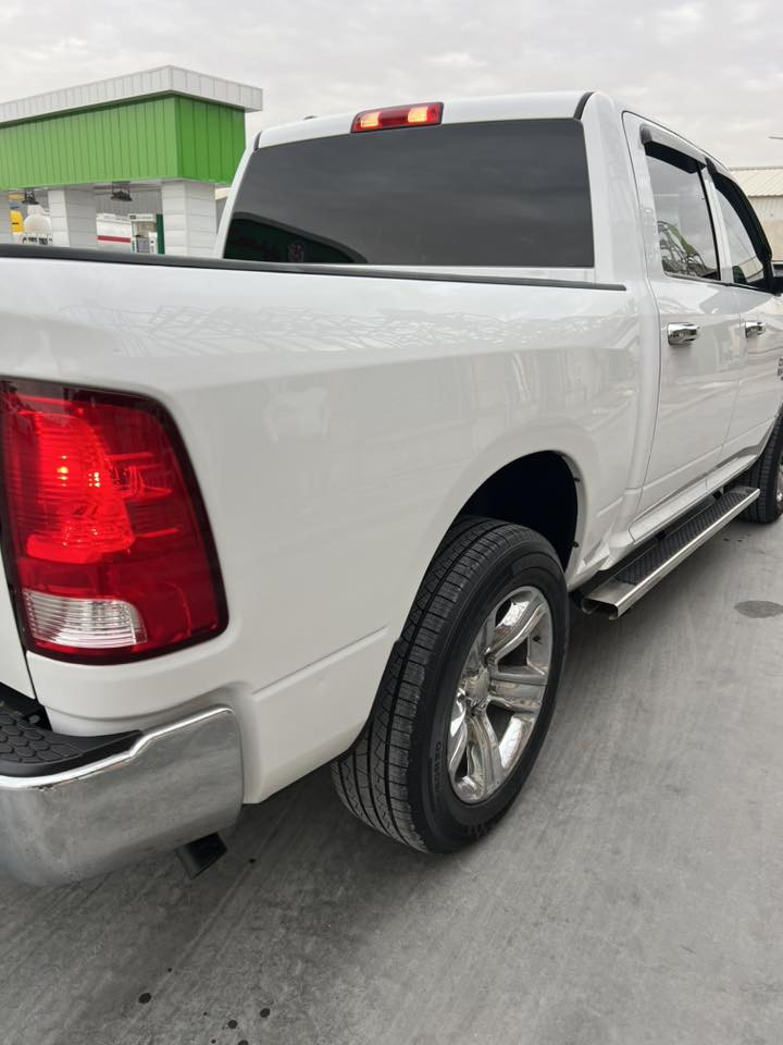 دوج رام كلاسك
موديل ٢٠١٩
اللون ابيض 
وارد امريكي 
بدي قصير باب جبير 
سياره جاهزه من كلشي 
لايت زنون عالي ناصي 
العنوان البصره 
السعر ١٩٧ وبيها مجال للشراي 
الموبايل : ***********
