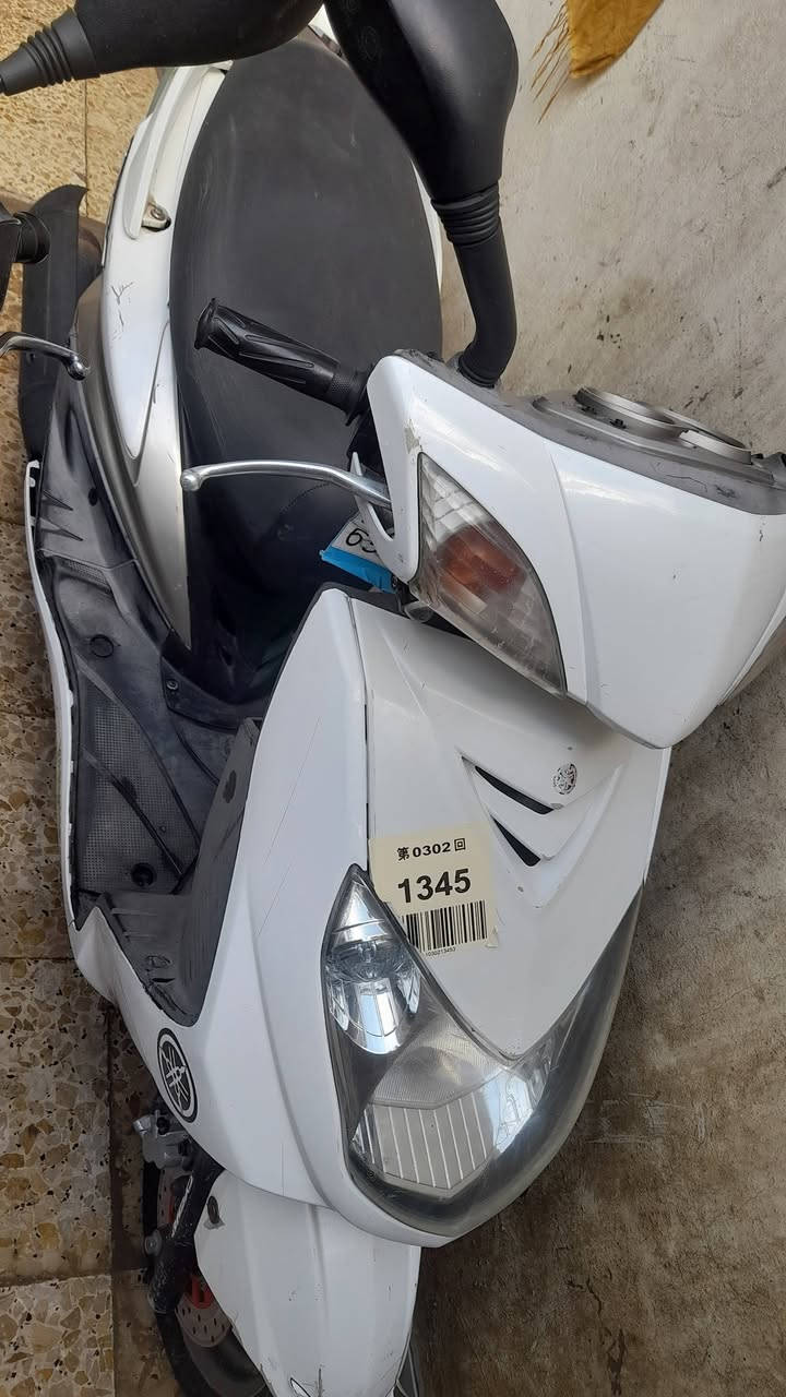 السلام عليكم دراجة سكنس فحل خطين كاملة اي نقص مابيهة كهربائيات شلعة معدل كفرات ختم واحد هندر سلف دراجة خير من لله سعرهة مناسب 
المكان بغداد الشهداء الثالثة جامع الامام الصادق 
***********
