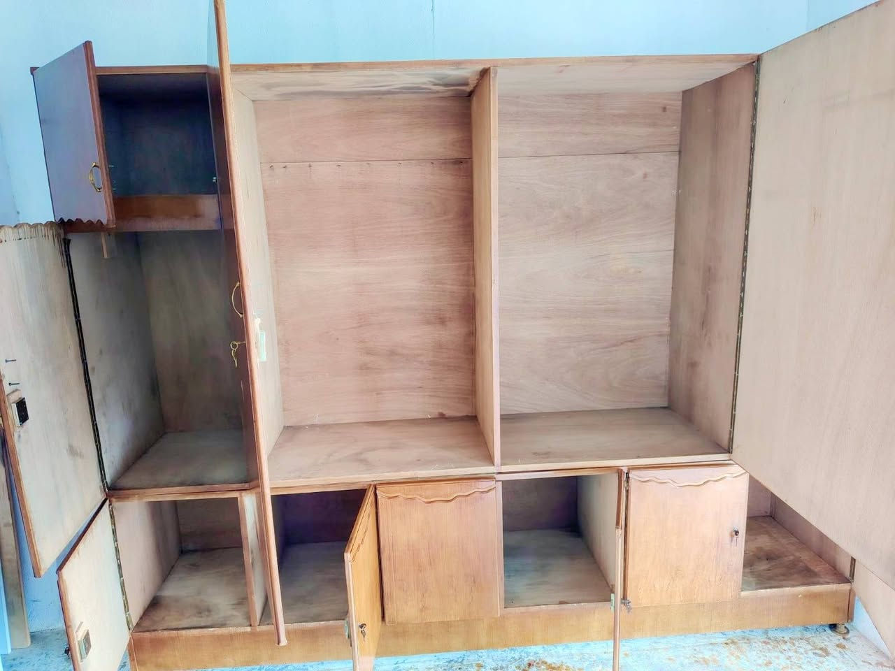 اثث بيتك بأنسب الاسعار سعار الشمال 🌹 
بوفية اسليمانية صاج حطاطه نضيفه السعر 185وبيها مجال 
صلاح الدين ناحية العلم قرية الربيضة خلف مدرسه سومر للبنين 
***********
يوجد خدمة توصيل داخل المحافظة فقط 🚛
