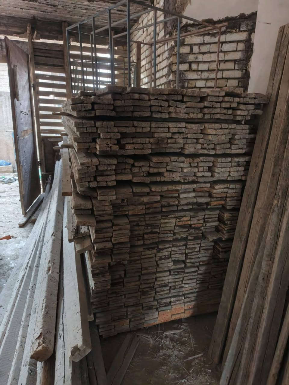 السلام عليكم ورحمة الله
قالب خشب كامل للبيع  جكات عدد تقريبا ٤٠٠ جك قياسين طويل وقصير

 العنوان بغداد الكرخ

للتواصل 

***********

متوفر ايضا واتساب
