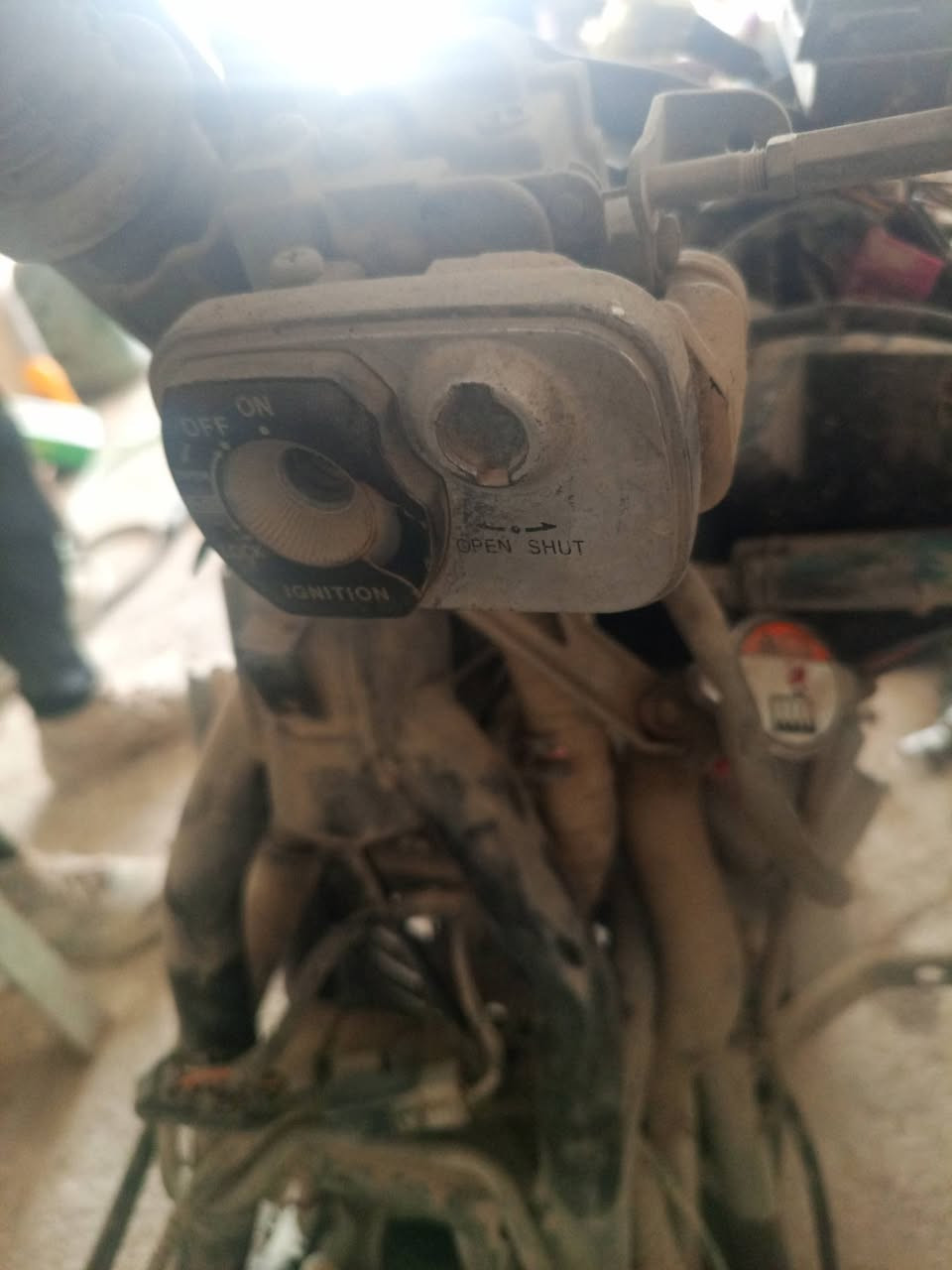 سلام عليكم 
كرنك ماجسته +سلف +واتر بم +ويل بم +دبلااماميه وخلفيه +غاراض تفصيخ شتريد موجود تزصيل موجود رقم تليفوني ***********
