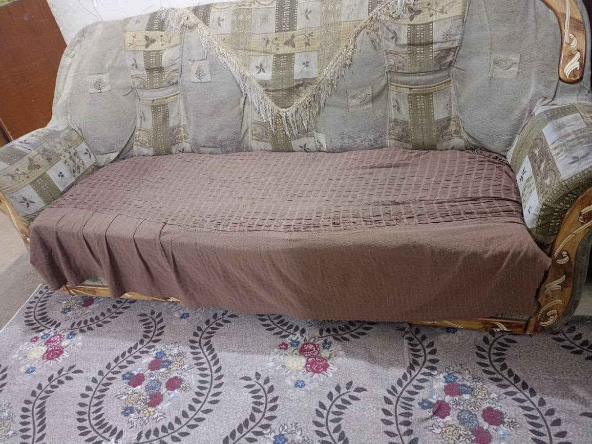 غراض مستعمله للبيع قنفات ب٥٠ومكنسة كهربائيه نظيفه وشغاله ب٢٥ ومكينه ب ٢٠
***********
