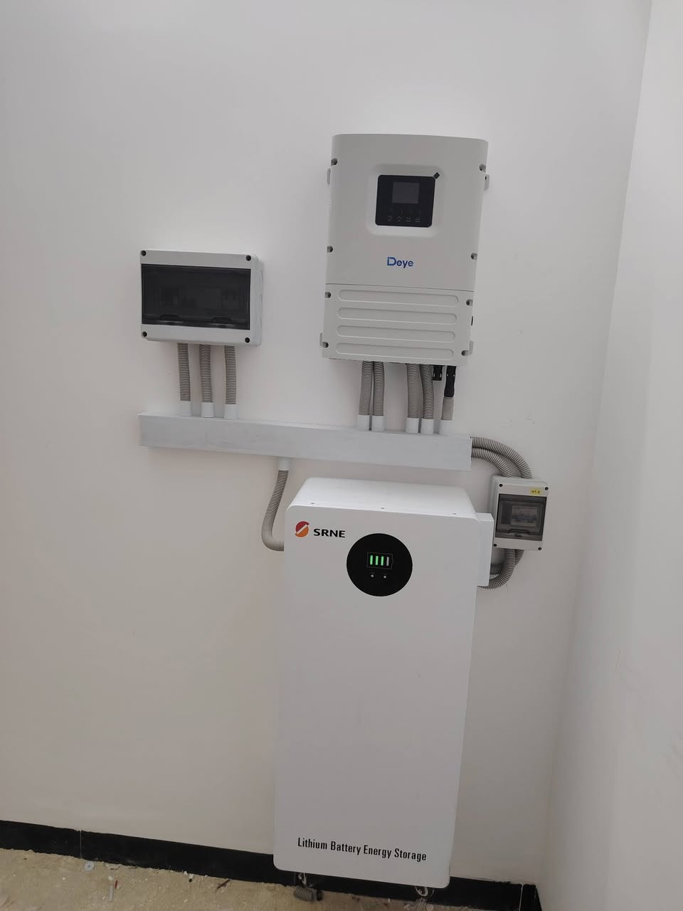 بســـم اللــه 
 وعلى بركة الله 

حسب طلب الزبون
  تم تنصيب منظومة 15 امبير على مدار 24 متناوبه مع الوطنيه وداعآ للانقطاع الكهرباء وداعآ للمولدات 

لآحد الزبائن 

الشيخ علي العيساوي 

في الفلوجه

المنضومه مكونه من الالواح لونجي جيل7 احدث اصدار حجم615ضمان 12 سنه 
والبطاريه SRNE فوسفات الحديد اليثيوم 14K ضمان 5 سنوات
جهاز Deye  حجم الانفيرتر 6K ضمان 2 سنوات 
فولتيه ثابته والهيرتزيه ثابته

يوجد لدينا انفيرترات Deye ممتاز ضمان 2 سنوات ضمانات حقيقيه 

التنفيذ
 (شركة الحياة لحلول الطاقة الشمسية)

الشركه مستعده لتجهيز كافه البيوت والمرشات الزراعيه 
_______  _  _  _  _  _
العنوان: 
الفلوجة مقابل جامع الراوي

للاستفسار الاتصال عل الارقام التاليه. 

***********
***********
@متابعين  إشارة
