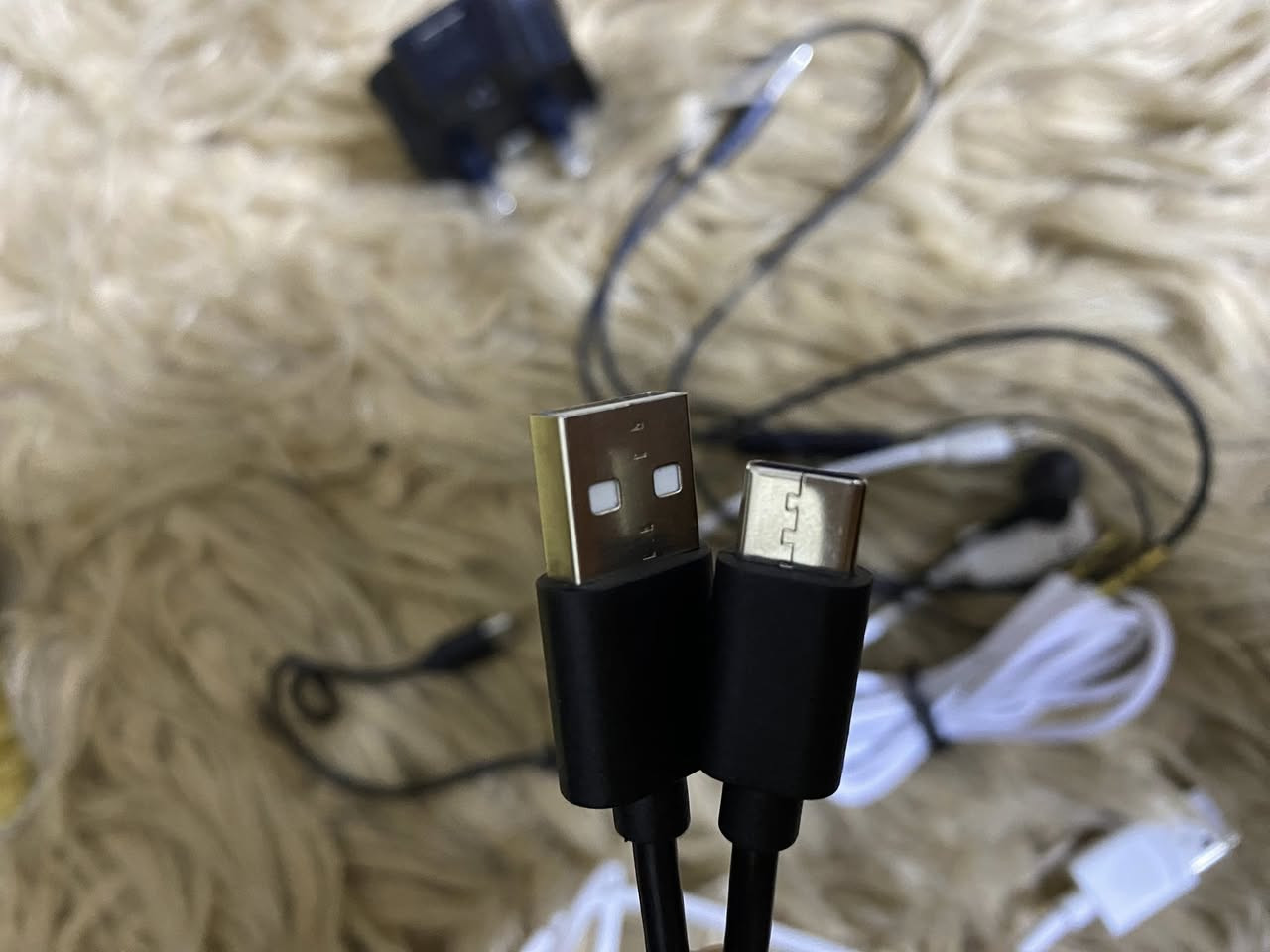 السلام عليكم كيبلات متنوعة كلهن usb وشغالات ايفون وتايب سي ومايكرو وكيبل سماعة رأس اصلي وسماعة عادية ثانية مشلوع تكها الثاني اشتريتها ب 5 الاف ورأس شاحنة مستعمل سامسونج حط سعر الي يناسبك مكاني الكاظمية ماعندي توصيل


**إذا كنت صاحب هذا الإعلان وتريد حذفه لأي سبب، رجاءا أرسل رسالة إلى الدعم الفني**