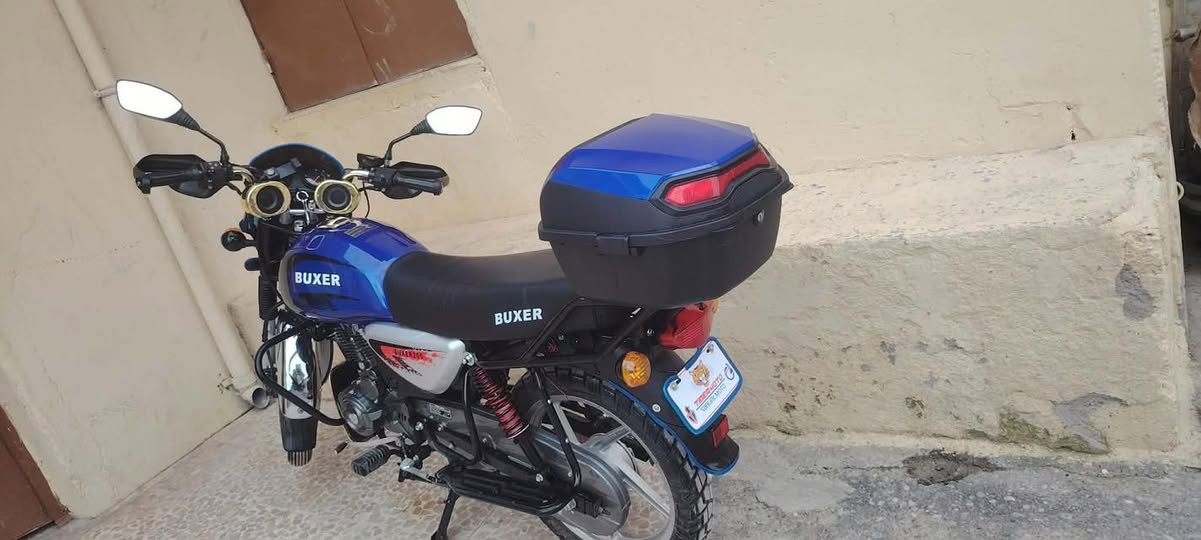 بوكسر شهرين مستخدم بشرط برغي مافاتح سعر مليون 75 فول نضيف الرقم ***********
