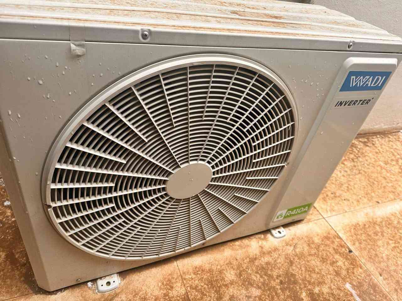 مواد بيت كامل غسالة سبلت ثلاجو 
سبلت الوادي انفيرتر اقتصادي 2 طن  يشتغل ب 3 امبيرات استخدام 3 اشهر 
400 الف السعر  
ثلاجة بابين صانعة ثلج ضمان 10 سنة موجود  
السعر 700 الف 
غسالة 12 ك الجي ضمان 10 سنه استخدام يوم واحد 
400 الف 
تلفزيون 60 سمارت 300 
تلفزيون 65 سمارت 400 
ميز تلفزيون حديث منضر الجامة مكسورة 100 الف 
المواد كلها ضماناتها موجودة 
الاسعار ثابته رجائا 
التواصل واتساب ***********
