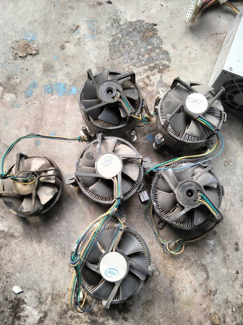 كمية عندي مفتوحة إذا ب جملة القطعه على 5 الاف وإذا مفرد القطعه ب 10 يوجد توصيل بغداد فقط 
*********** واتساب
