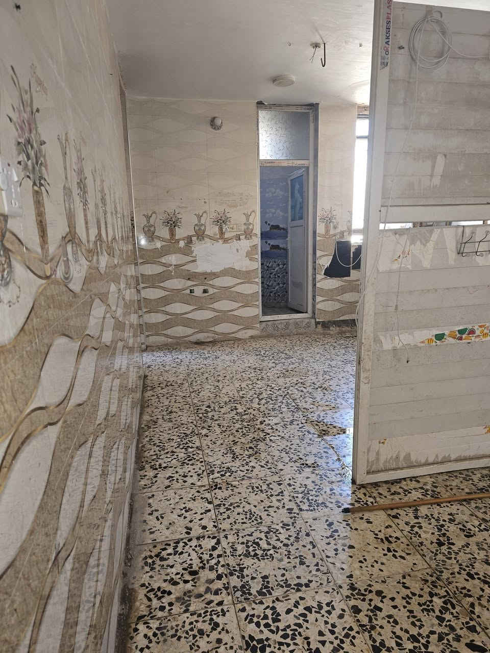 مكتب دالاليه الشريفي شقه للايجار حي العسكري شارع 80 قرب مخبز مهند ***********
