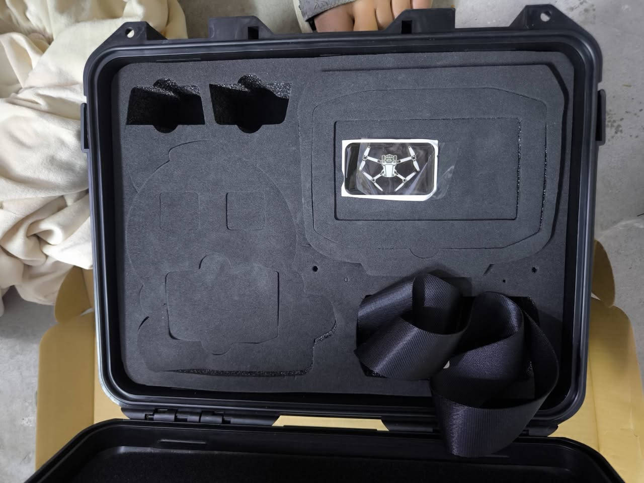 حقيبه درون للبيع السعر 35 الف للتواصل *********** واتساب
