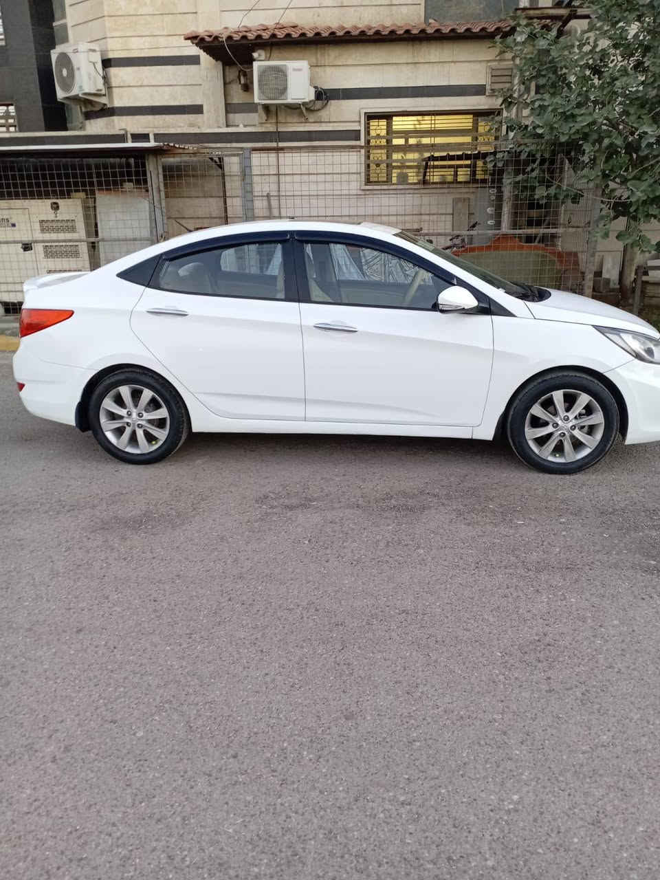 السلام عليكم
اكسنت ٢٠١٥ فول مواصفات بلو
بيه رش جاملق ودوسه
رقم انكليزي ونويه جديده
السعر ١٠٥وبيه مجال حك الجيه
العنوان بغداد البياع
هاتف ***********
