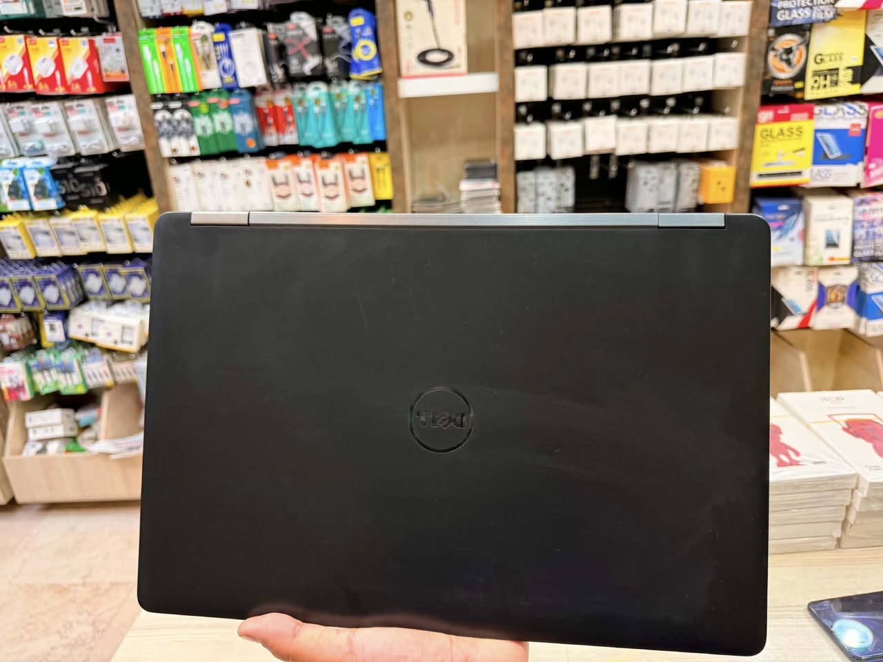 Cori 7
الجيل السادس
رام 8 كيكا 
هارد SSD 256
كارت شاشه AMD
كارت شاشه 2كيكه
السعر 250
للاستفسار الاتصال على الرقم التالي:
***********
