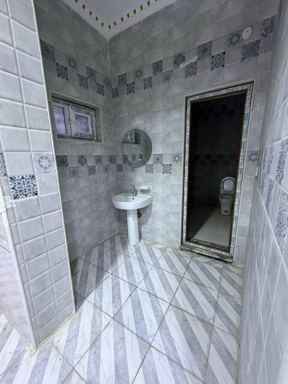 #شقة_للايجار 👇👇بناء حديث درجة اولى

#الموقع // #حله_حي_الزيتون

#المساحه // 160 م

#مبلغ_الايجار // خاص

#التفاصيل ( استقبال + مطبخ حار وبارد + هول 

+ غرفة نوم  عدد 2 + مجمع صحيات 2

+ منور عدد 2 + مخزن )

——————————

للاستفسار اكثر مراسلة الصفحة او الاتصال 

 #علاء_الغرباوي  📞 ***********

او مراجعه المكتب 🏠#مكتب_روعة_اللقاء_للعقار 🏠

               🏗️ #مــوقع_المكتب🏗️

{ بابل/ حله نادر الاولى شارع الخدمي قرب سكله صدام } حلة, بابل
